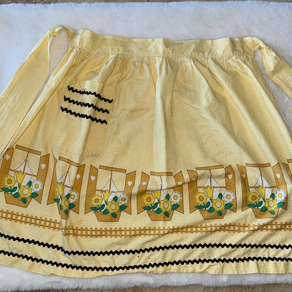 Vintage yellow apron with darling flower print.